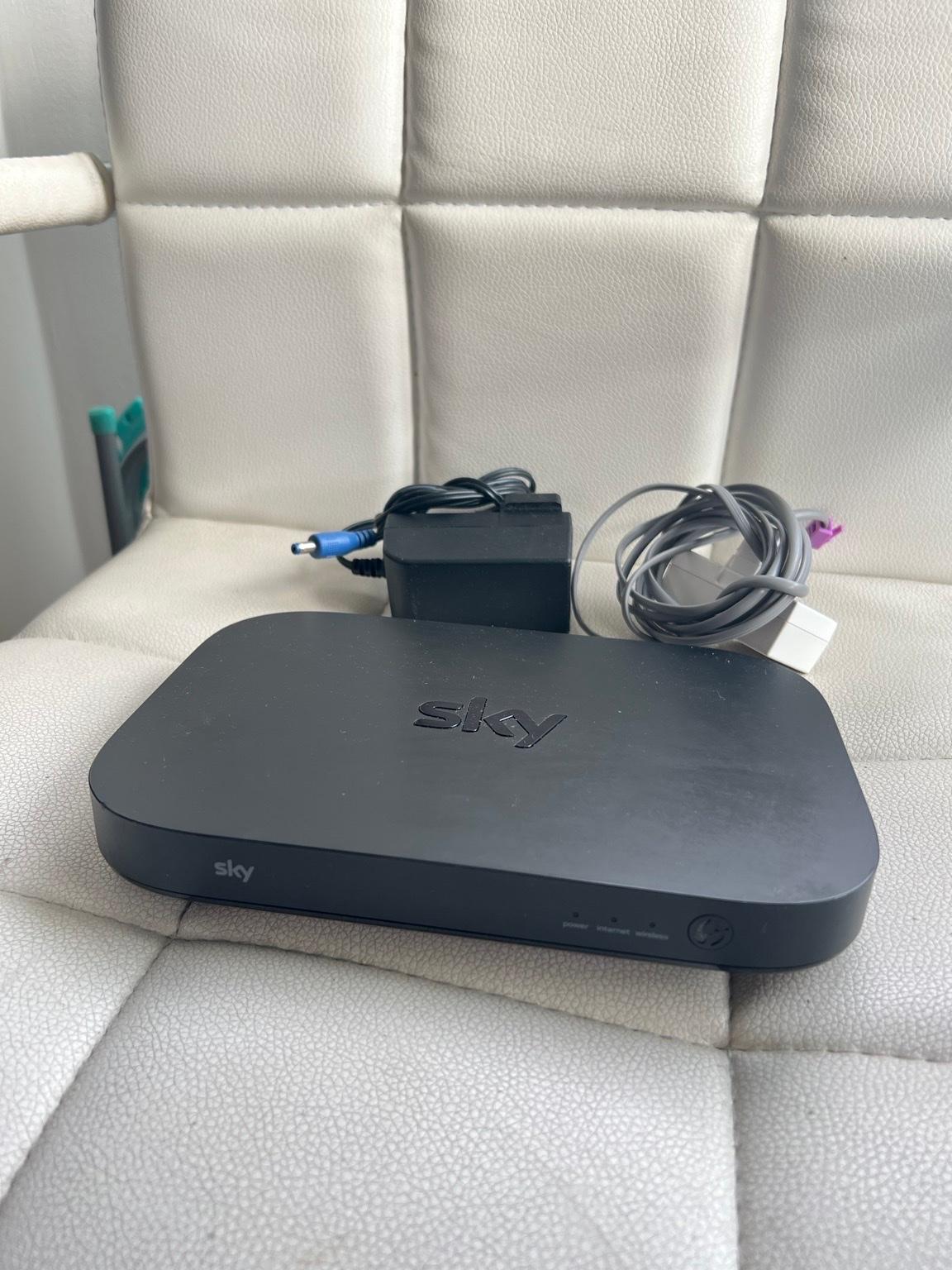 Sky WiFi Broadband Router Box in SW18 London for £10.00 for