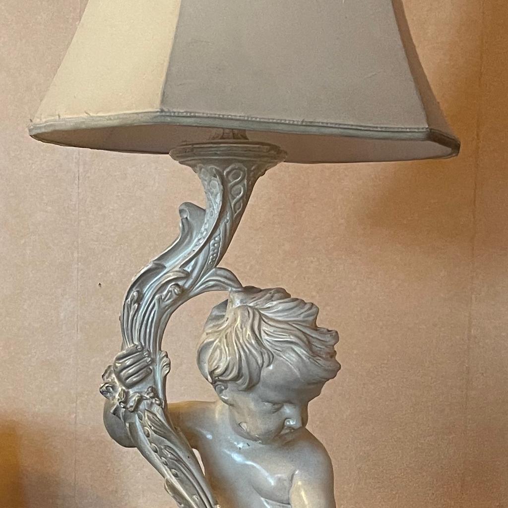 Heavy ceramic cherub table lamp
67 cm heigh base
105 cm overall height

Collection from ground floor flat in London SW3