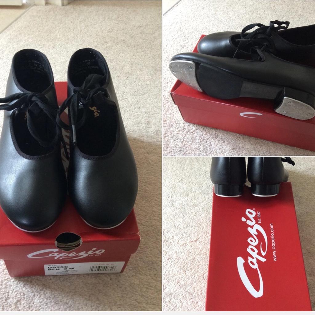 Capezio Tap Shoes in excellent condition..
hardly worn. Size 2W (U952C). Black synthetic soft leather material.

Collection from Cricklade or Cirencester or EVRI/YODEL