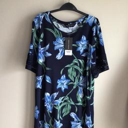 Dorothy Perkins ladies floral top with lace around the bottom of sleeves size 14 New RRP £16.00