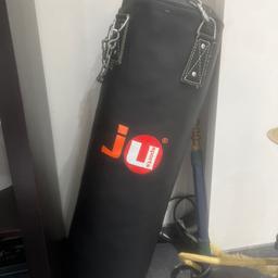 Boxsack von JU Sports Neuwertig 1/2 mal benutzt. Stofffüllung.