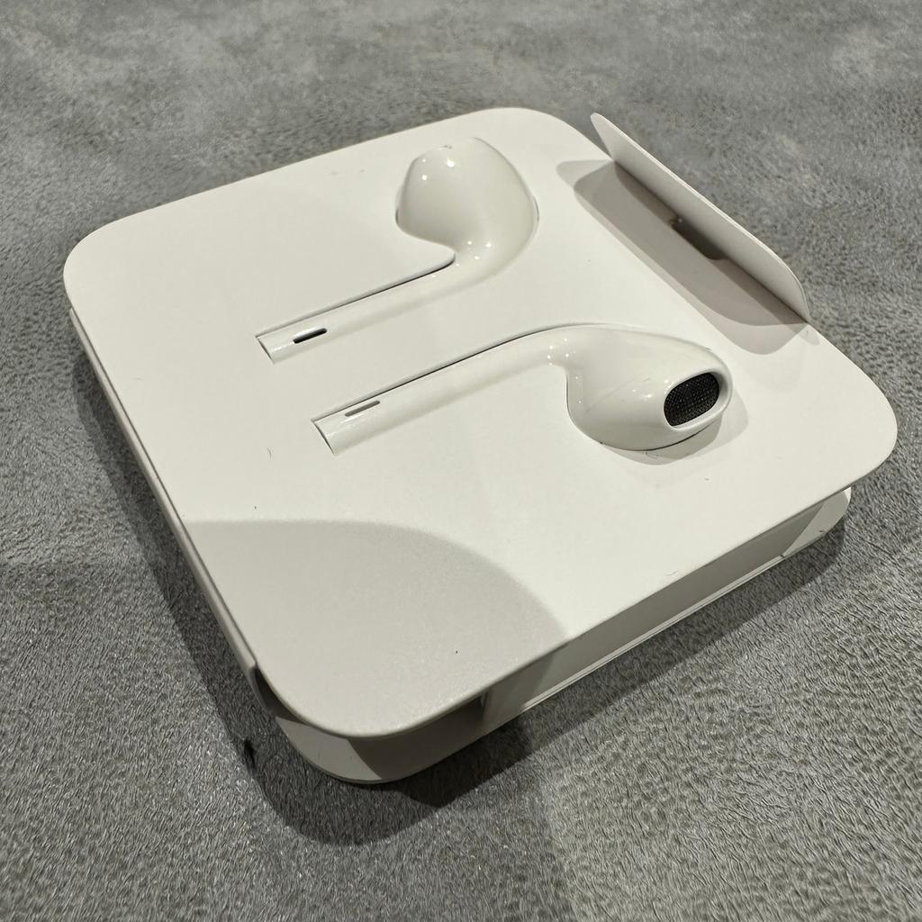 EarPods (Lightning Connector) in EN2 London für 15,00 £ zum Verkauf ...