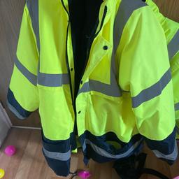 All weather high viz coat double layer zip in fleece and hidden hood

Xl mens
Would fit women up to size 22/24 I think

Hardly been used

Collection only
Ln122rt