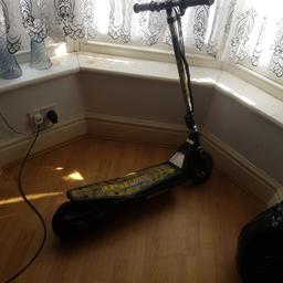AKX200 electric scooter
1 speed setting.
 electric charging .
comes with charger/fully working but can buy another 1 from ebay.
good for first time user mostly young kid.
max weight 70kg
brake on handle.
can test before buying .fully working order.
retails for £180
open to sensible offers