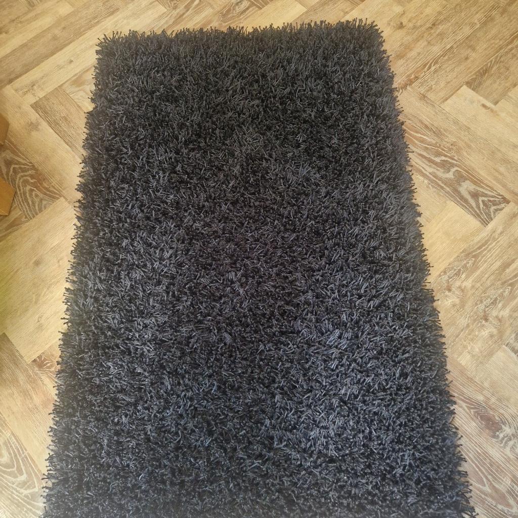 Black rug 3ft x5ft long very very good condition, has been stored away in a spare room