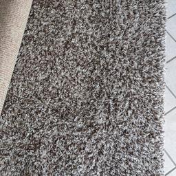 Der Teppich ist 1 Jahr alt, Florhöhe 35-40 mm + wird wegen Umgestaltung verkauft !
Wir sind ein Nichtraucherhaushalt + haben auch keine Tiere.
NP: 169 EU