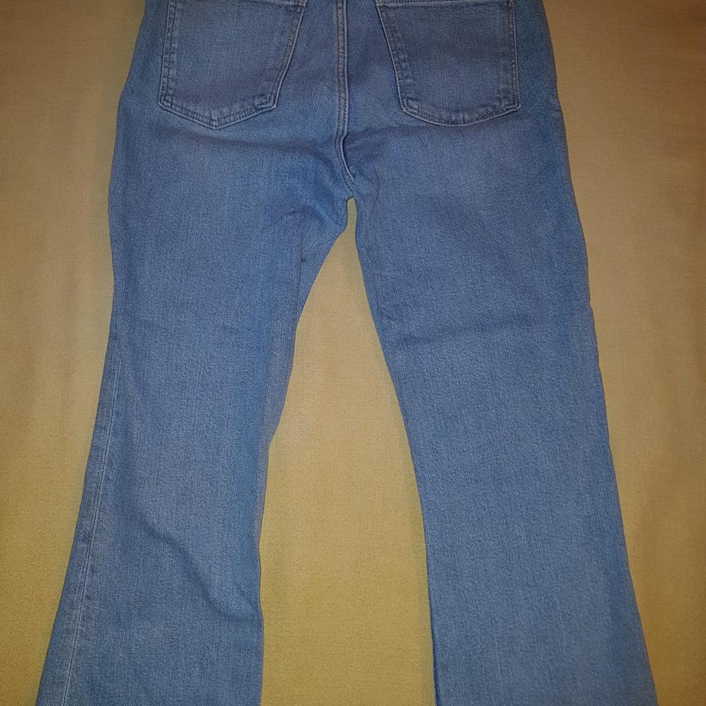 Jeans/ pantaloni corti marca Zara tg. S/ M (28), colore azzurro. Usate, in buoni condizioni.
Vendo anche scarpe e blusa in seta, nuova.
Guarda altri miei annunci e risparmia sulle spese di spedizione.
#pantalone #donna #ragazza #cotone #denim #capri #corti #turchese #strappati #strappi #women #pantaloni #jeans #blu #azzurro #Zara
