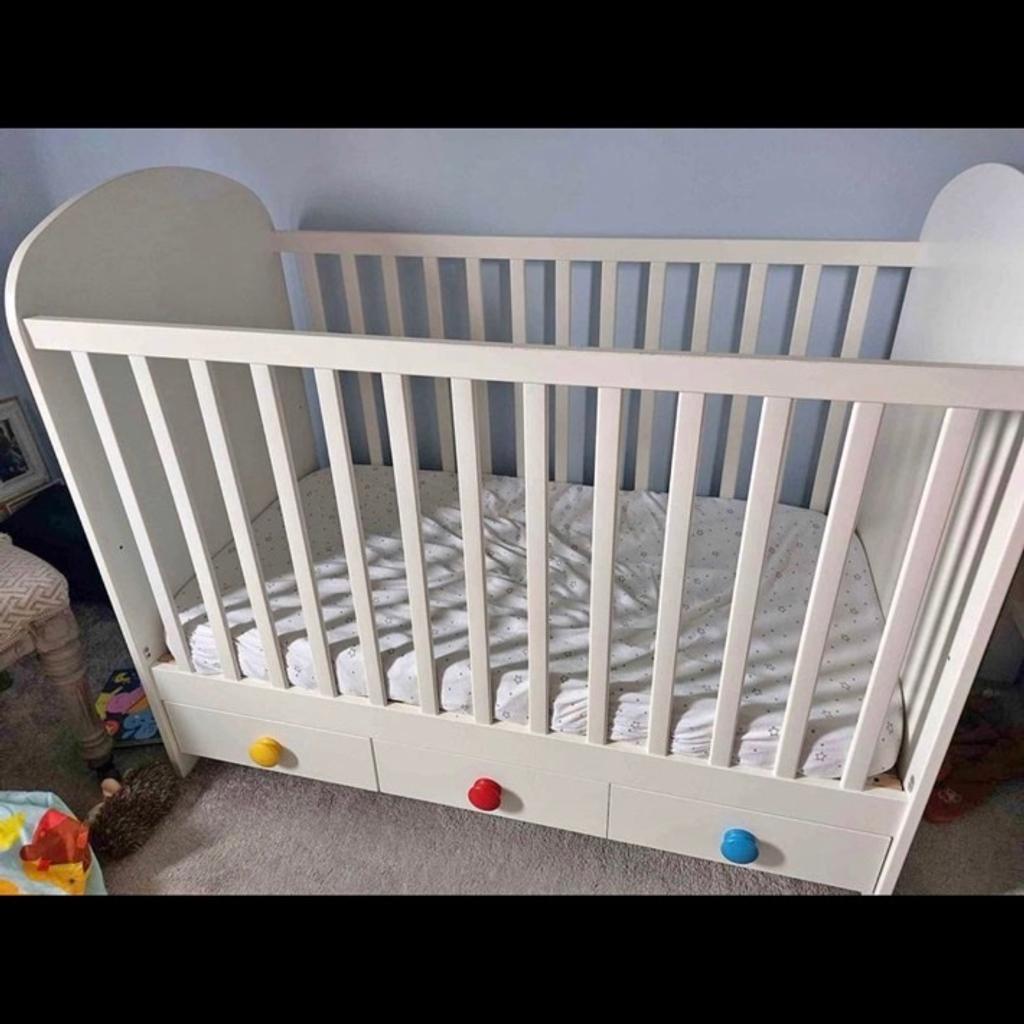 Ikea cot / toddler bed with storage drawers in M34 Tameside für 60,00