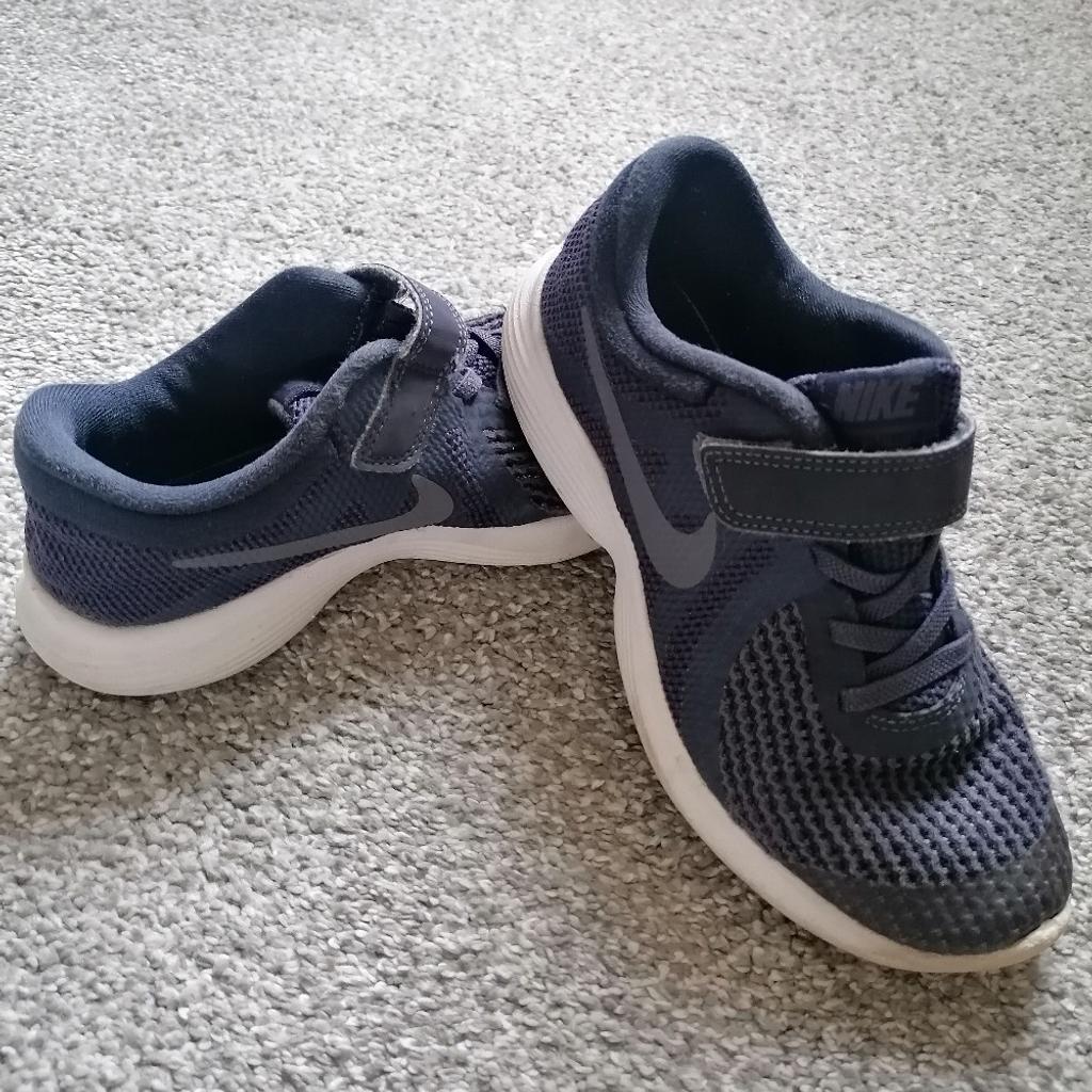 Navy blue Nike trainers, good condition, size UK2 (EU34). From a smoke and pet free home