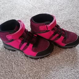 Pink walking boots, very good condition, like new. Size UK2 (EU34). From a smoke and pet free home