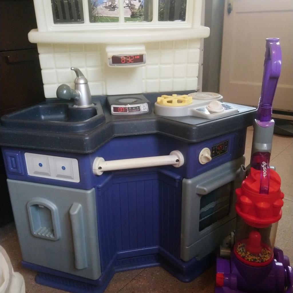 Toy cooker, well played with but plenty of life, sounds still works, may need new batteries, original pieces missing, bag of play food, pans, ect. Dyson vac, needs batteries, still works,broken at the top round the handle as shown in pics, will need cleaning as been in storage. Collection only.