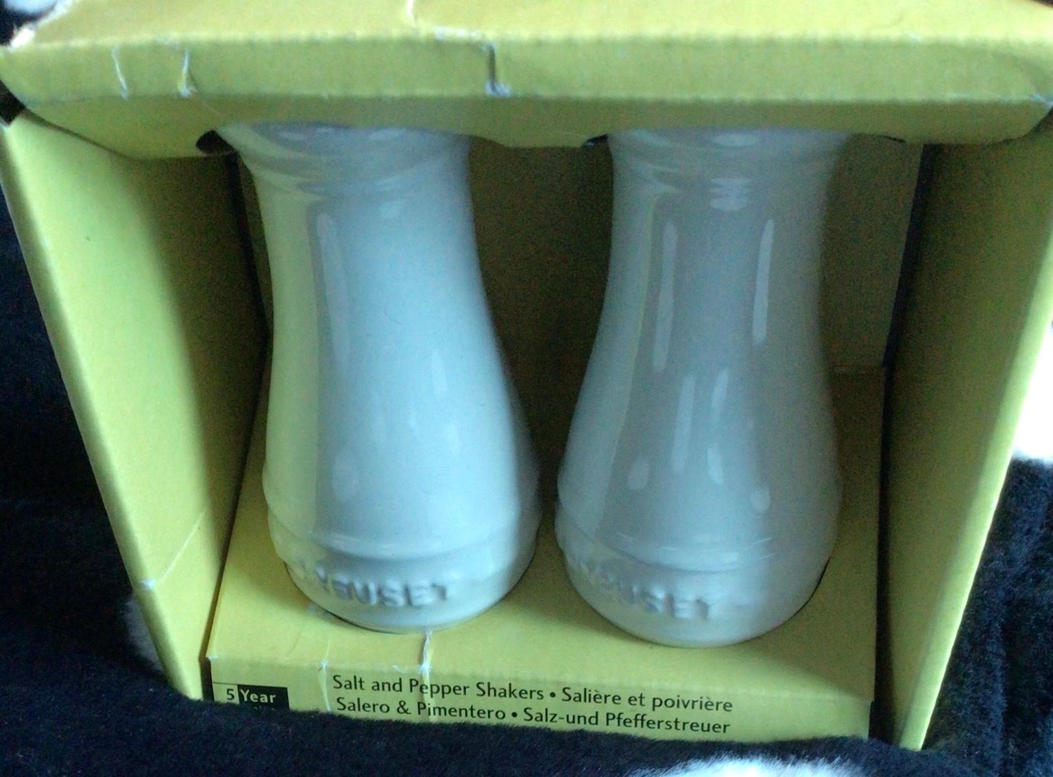 Le Creuset Salt & Pepper Pots in B73 Birmingham für 7,00 £ zum Verkauf