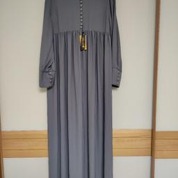 Grau Blaues Kleid/Abaya
neu mit Etikett
verkaufe es weil es mir ein bisschen klein ist 
mit Knöpfen an Ärmel und an der Brust
Boden Lang für 1.70m-1.75m
Np gekauft für 59.99€
liegt lange rum deswegen für 35€

Versand oder Selbstabholung