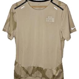 Nike Dri-FIT Run Division Rise 365 T-Shirt.

Size: Small

Colour: Camouflage Sand/Beige

Lightweight and breathable, the Nike Dri-FIT Run Division Top is geared to make those tough runs a little easier. It keep you covered and feeling smooth, making it ideal to wear before, during or after your run. Suit up and feel the difference.

Quick Drying, Breathable Feel

Nike Dri-FIT technology moves sweat away from your skin for quicker evaporation, helping you stay dry and comfortable. It is combined with textured mesh for optimal breathability.

More Benefits:

 The back hem is extended for extra coverage.
 93% polyester/7% elastane
 Machine washable
 An underarm gusset helps you move freely.
 Style: DQ4757-206
 RRP: £45.00