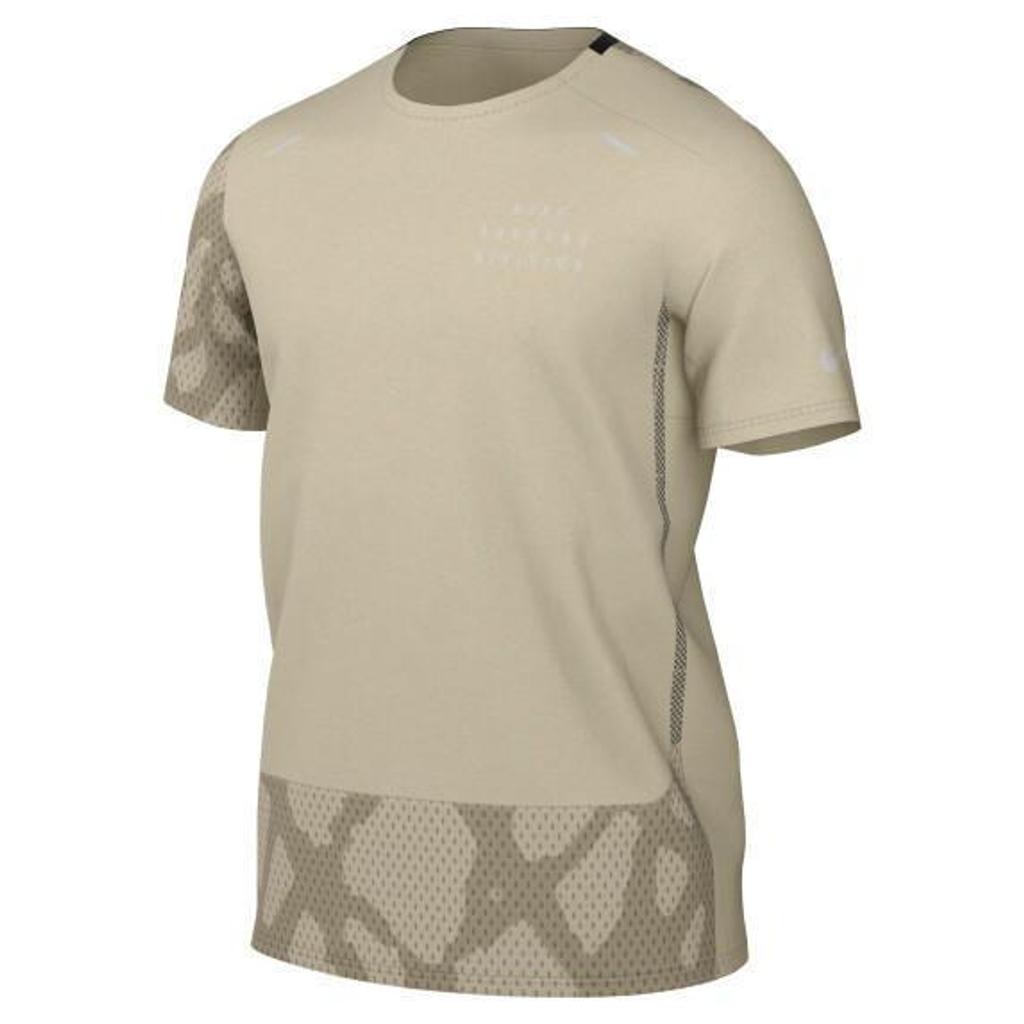 Nike Dri-FIT Run Division Rise 365 T-Shirt.

Size: XL

Colour: Camouflage Sand/Beige

Lightweight and breathable, the Nike Dri-FIT Run Division Top is geared to make those tough runs a little easier. It keep you covered and feeling smooth, making it ideal to wear before, during or after your run. Suit up and feel the difference.

Quick Drying, Breathable Feel

Nike Dri-FIT technology moves sweat away from your skin for quicker evaporation, helping you stay dry and comfortable. It is combined with textured mesh for optimal breathability.

More Benefits:

 The back hem is extended for extra coverage.
 93% polyester/7% elastane
 Machine washable
 An underarm gusset helps you move freely.
 Style: DQ4757-206
 RRP: £45.00