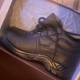 Brand new work boots size 6