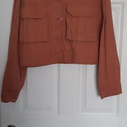 tan crop topshop denim jacket

size small

collection only ws2
