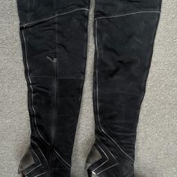 Sued over knee boots . River island . Size 7
Dark brown .
Used .Good condition with some signs of wear .
High heels and platform in front .

Paid £120 
Pick up Norbury sw16 
Check my other listing ->
Discount if you buy 2 or more