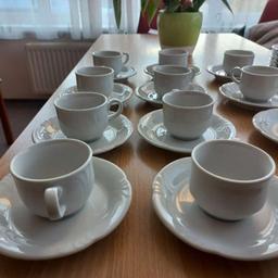 Verkaufe 15 Stück Kaffeetassen und 22 passende Untertassen der Marke Lilienporzellan Austria/Wien. Ware ist in einem guten Zustand. Keine Abplatzungen oder Beschädigungen.
