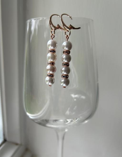 Buy & Sell Hertfordshire Dacorum - Photos for Rose gold plated crystal and pearl earrings