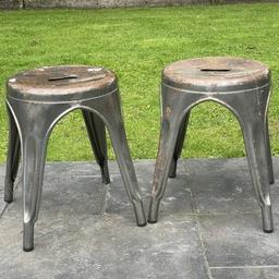 Industrial Vintage Distressed Metal Stools.

An attractive pair of distressed industrial style stools,

Solid and sturdy

I also have a designer Italian industrial stool on another listing

Viewing welcome