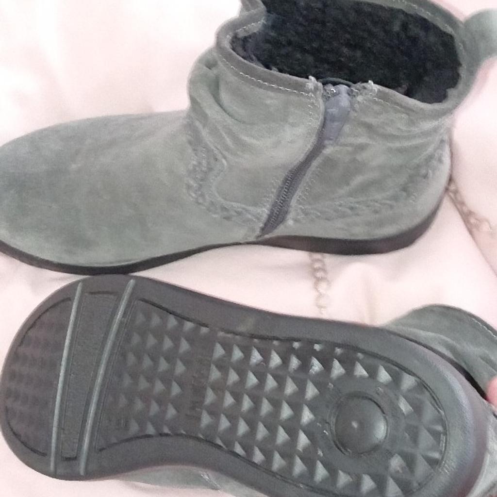New Hotters wide fit grey boots
Size 3 with side zip fur inside ortholight cost £120
PICK UP ONLY CAN'T DELIVER SORRY
CASH ONLY PLEASE
WN8 8NS