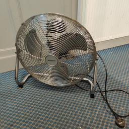Used and good condition is silvercrest floor fan
3 speed