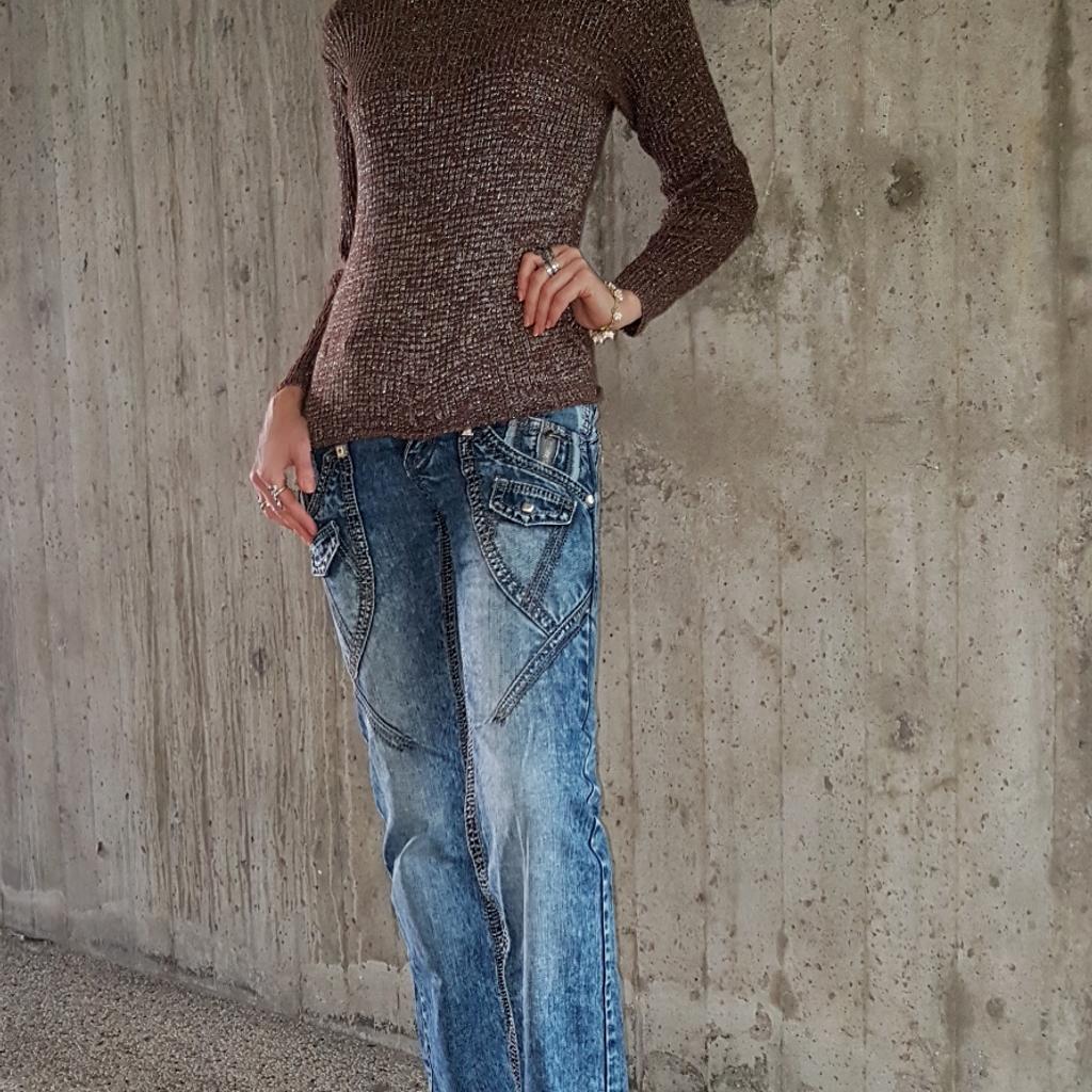 Jeans / pantaloni con tanti tasche, tg. 36/ 38 (XS/ XXS), colore blu.
☆ Vendo anche maglioncino in lana.
☆ Guarda altri miei annunci e risparmia sulle spese di spedizione!!!😊
#Denim #cotone #blu #azzurro #donna #ragazza #pantalone #jeans