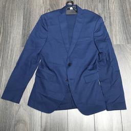 Blazer is EUR48
Trousers EUR38
No marks
Straight leg trousers
Brought from Zara Man