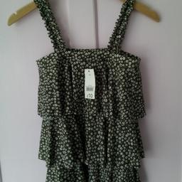 George top sz 10.  

Bought but never worn due to pregnancy.  Brighten everything in an instant as lovely floral pattern that goes well with jeans, skirt or leggings..

Local collection preferred from a safe spot, Tesco Express Tulketh Mill PR2 2BT. Protects both seller & buyer.

Sadly scammers sending me links & false payments screen shots is simply not gonna work.  Life is too short, so kindly respect my wishes.

Genuine buyers, I am sure you understand my position & humblest of apologise for saying above.   Feel free to roam my virtual 'stall', as three year plan to emigrate to a warmer country.