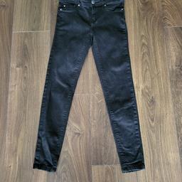 Black classic skinny jeans from Primark in size 10 but amall6