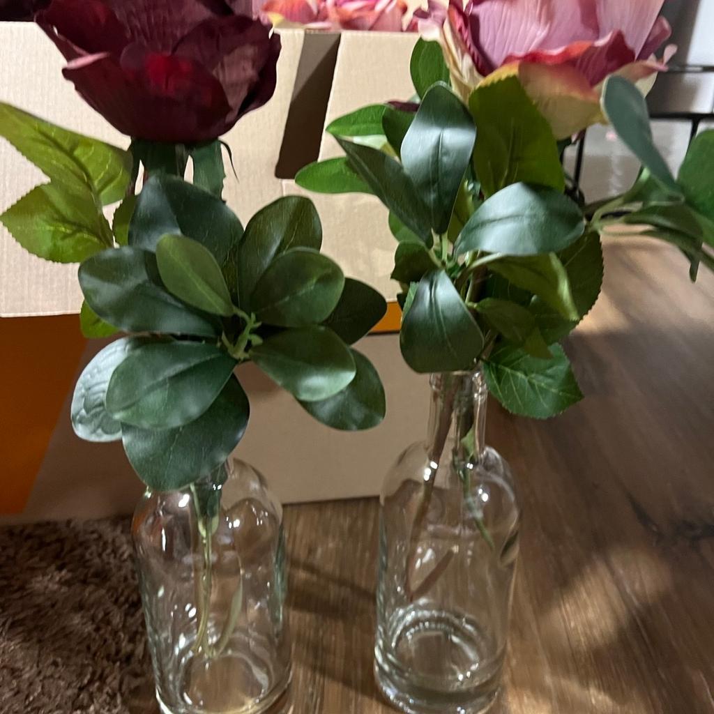 Tischdeko Hochzeit
20 Flaschenvasen mit je 1 Rose (rosa/beerenfarben) und Grünzweig
Nur 1 x benutzt wie neu
Originalpreis je Flasche ca. 7,50€
Gesamtwert 150€
Abholung Fürth/Odw. oder DA