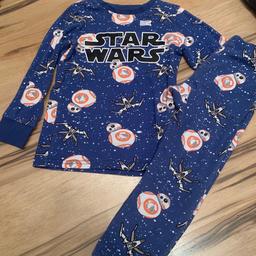 Verkaufe Star Wars Pyjama von H&M in Größe 98/104
Keine Flecken oder Löcher