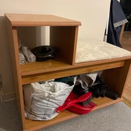 Hall way bench and shoe rack
Two of the legs Leg had fall but can be easily screwed back
Stain on the fabric part - can be washed with a good cleaner (no time to do it myself)
Light to carry
Pick up only
1 min from Barking Station
Any questions ask away!