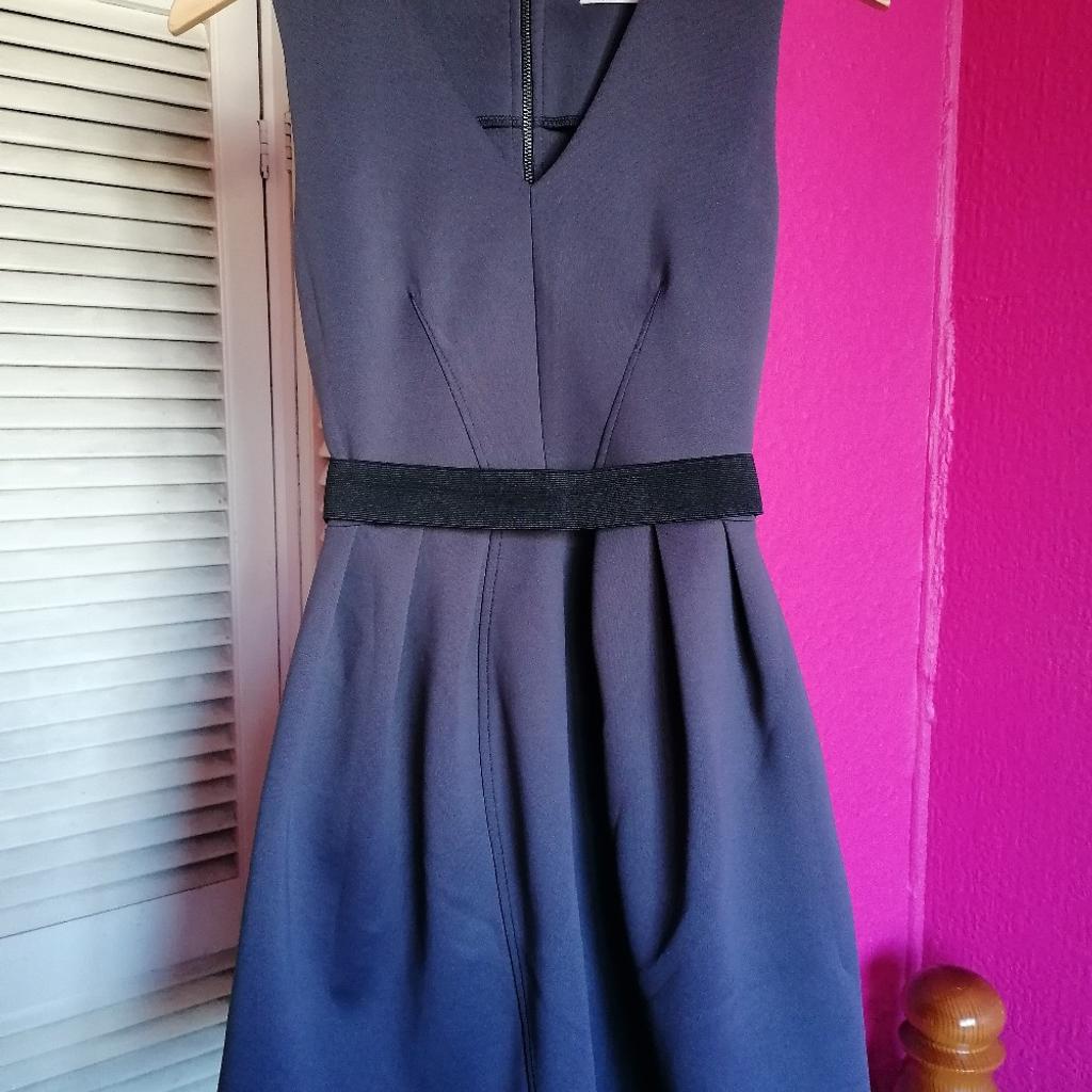A bundle of 5 different dresses!!

Forever 21, short leg, v-neck, hunter green and black striped, body fitting, dress. Size: S. Brand new!!

Forever 21, long sleeve, blue/black striped, body fitting dress. Size: S.

Grey, sleeveless, pleated, knee length, dress. Size: 8.

Black, sleeveless, zip dress, covered in gold sequins at the front. Size: 10.

H&M, black, long sleeve, body fitting, dress. Size: S.

NOTICE: ALL OF THESE DRESSES REMAIN IN A GREAT LOOKING AND WEARABLE CONDITION!!