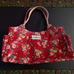 Cath Kidston Handbag Tote Bag Red Floral Kensington Rose

Handbag Tote Bag 
Red Floral Kensington Rose 
Oil Cloth
Height 8"
Width 14.5"
Depth 5"
Very good condition.

Local collection preferred from a safe spot, Tesco Express Tulketh Mill PR2 2BT. Protects both seller & buyer.

Sadly scammers sending me links & false payments screen shots is simply not gonna work. Life is too short, so kindly respect my wishes.

Genuine buyers, I am sure you understand my position & humblest of apologise for saying above. Feel free to roam my virtual 'stall', as three year plan to emigrate to a warmer country.