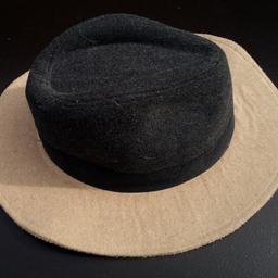 Aldo hat in a stetson style, felt material.

Local collection preferred from a safe spot, Tesco Express Tulketh Mill PR2 2BT. Protects both seller & buyer.

Sadly scammers sending me links & false payments screen shots is simply not gonna work. Life is too short, so kindly respect my wishes.

Genuine buyers, I am sure you understand my position & humblest of apologise for saying above. Feel free to roam my virtual 'stall', as three year plan to emigrate to a warmer country.