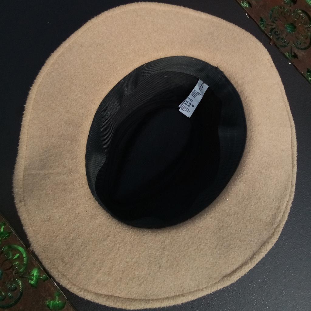 Aldo hat in a stetson style, felt material.

Local collection preferred from a safe spot, Tesco Express Tulketh Mill PR2 2BT. Protects both seller & buyer.

Sadly scammers sending me links & false payments screen shots is simply not gonna work. Life is too short, so kindly respect my wishes.

Genuine buyers, I am sure you understand my position & humblest of apologise for saying above. Feel free to roam my virtual 'stall', as three year plan to emigrate to a warmer country.