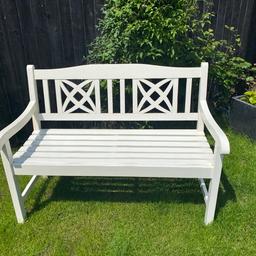 Solid wood white bench rustic style.
Excellent condition, no scratches.
Never used outdoor
120cm wide
It comes dismantled and ready to collect.
