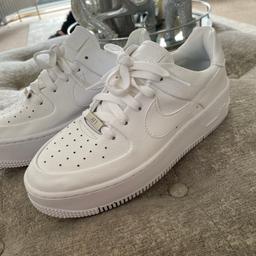 Ladies white platform Nike trainers
Size 5
Excellent condition 
£20 ono