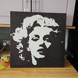 Large box monochrome Marilyn Monroe picture
some signs of wear as can be seen in pictures .
Collection only