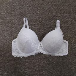 Bra “Ohchic” Underwire Bra

Soft Padded

White Colour

New With Tags

Removable Straps.Bust Tonosz. First Quality.

Actual size: cm

Breast volume: 80 cm - 90 cm

Depth bust: 16.5 cm

Size: 44/100

Composition on the tag:

85 % Cotton
15 % Spandex

Composition on the bra. Jaklošč pierwsza:

85 % Poliamid
15 % Elastan

Made in Poland