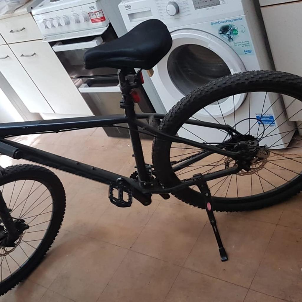 CARRARER MOUNTAIN BIKE like new comes with a upstanding foot pump a d lock buyer collects 350 OR NEAREST OFFER
