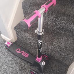 Flashing lights scooter. excellent quality and value for money item. colour is pink and black. RRP £49.99 on Amazon.

collection in Blackburn BB2.

please see my other items.