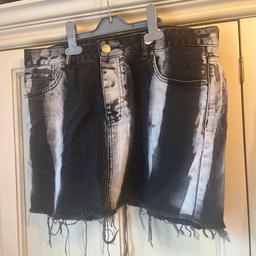 Mini denim skirt with white stripe details by ASOS
Frayed hem
Zip and button fastening
Very good condition

Local collection or 2nd class postage to UK £3
Paypal or cash on collection 

Thanks for looking