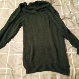 Green jumper dress. in good condition. perfect for Christmas