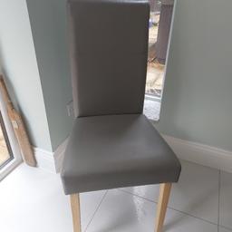 6x grey pu leather dining chairs with solid oak legs.have recently moved & going with a diff colour theme.nothing wrong immaculate condition.have 2x bar stools to match also.other items of furniture listed.collection from cm15 8lt
£40 each or all 6 for £200.rrp £310

collection only cm15 8lt
cash on collection
listed elsewhere
