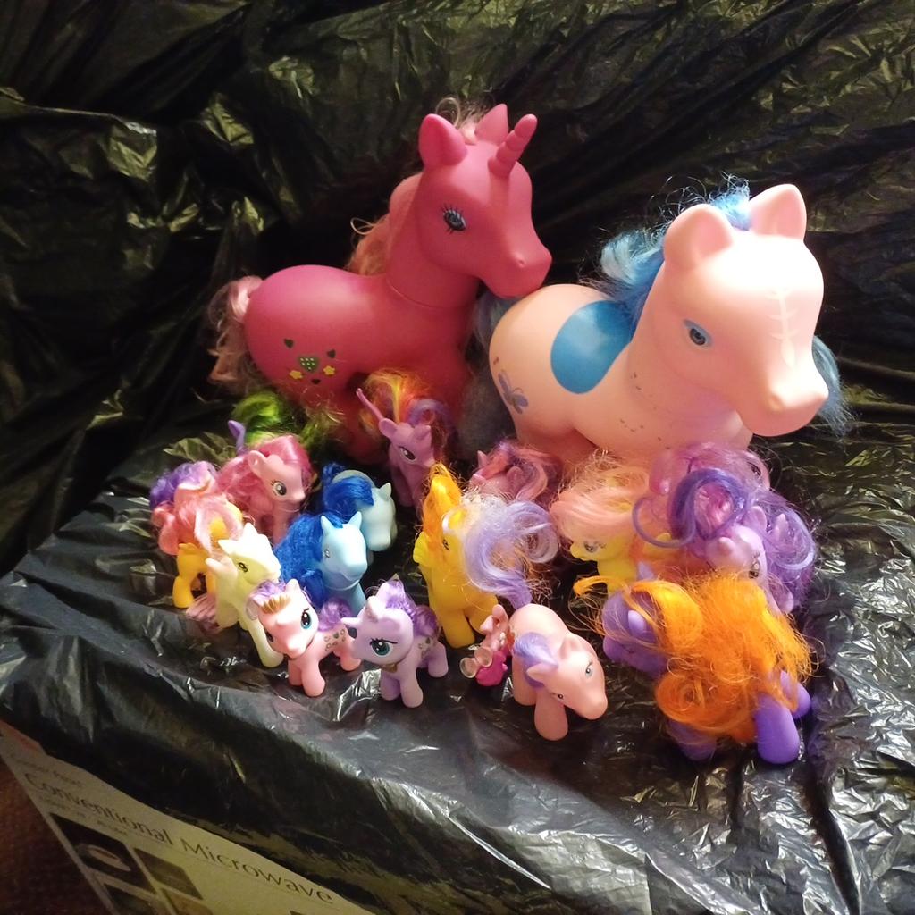 A lovely my little pony set with some extra added unicorn ponies.