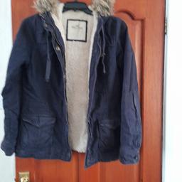 HOLLISTER FUR LINED JACKETWITH FUR TRIMMED HOOD 2 POCKETS WITH ZIP UP FRONT £5 ,RIVER ISLAND FISH TAIL COAT WOOL LINED SIZE L £3 ZIP UP FRONT FROM SMOKE FREE HOME 🏡