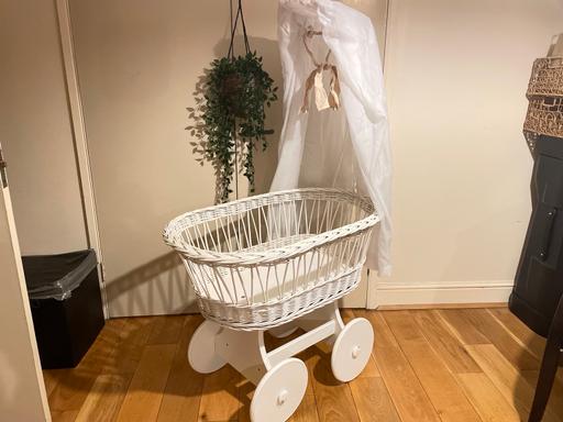 Buy & Sell East London Whitechapel - East London - Photos for Luxury Wicker Wheels Moses Basket